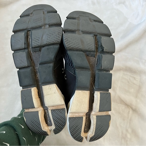 On Running Cloudflyer Men's Black / White Sneakers, Men's Size 10.5 - Picture 6 of 8